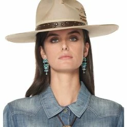 Double D Ranch Wear - Cynthia Hats/Headbands/Scarves/Gloves Making Horse Medicine Hat